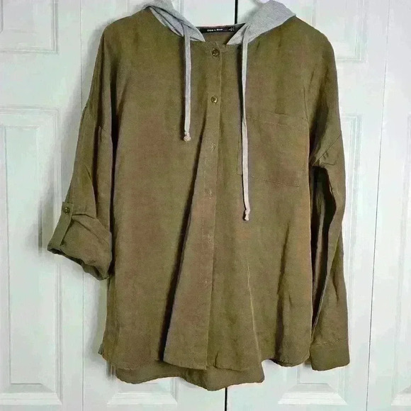 Doe & Rae Olive Green Botton Up Shirt With Grey Attached Hood Size Large - Picture 3 of 8